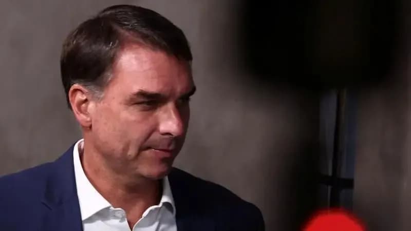 Flávio Bolsonaro foi para os EUA, dizem aliado do senador e fonte do governo norte-americano à Reuters